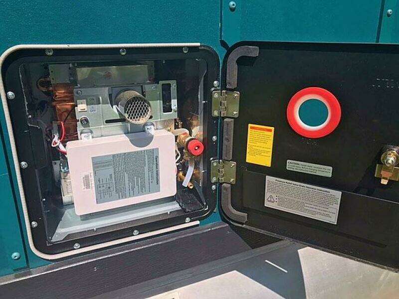 2023 Custom 25 Hadlee Houseboat