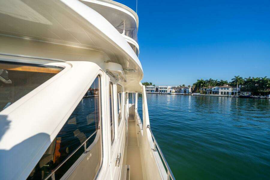 2006 Offshore Yachts 72 Pilothouse