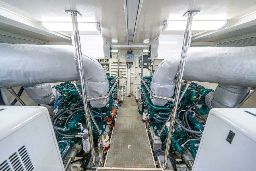 2006 Offshore Yachts 72 Pilothouse