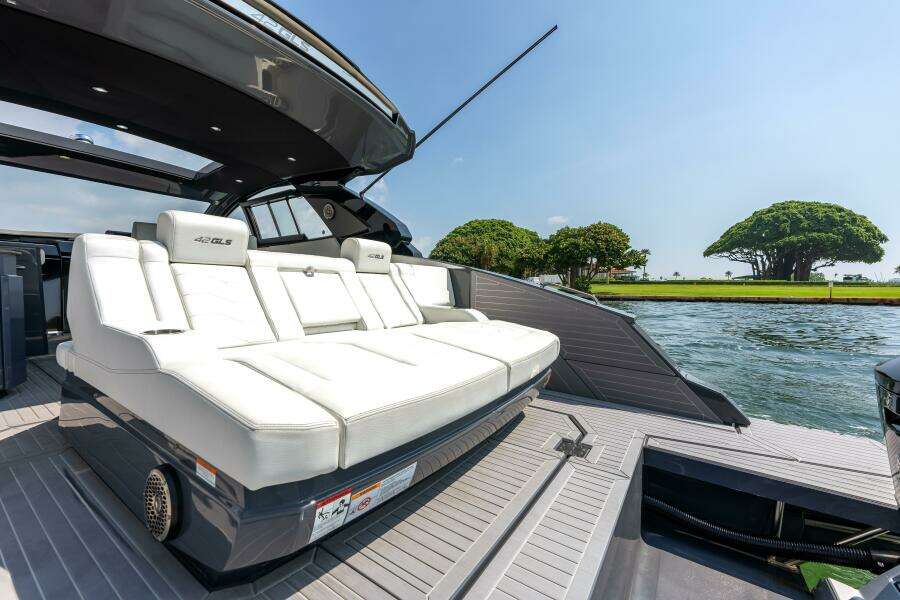 2023 Cruisers Yachts 42 GLS OB