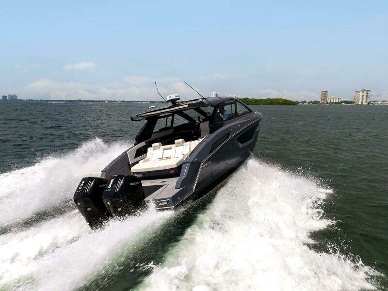 2023 Cruisers Yachts 42 GLS OB