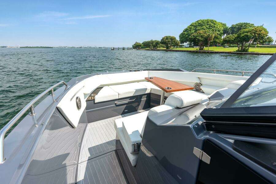 2023 Cruisers Yachts 42 GLS OB