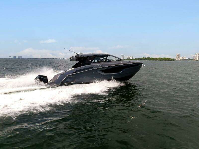 2023 Cruisers Yachts 42 GLS OB
