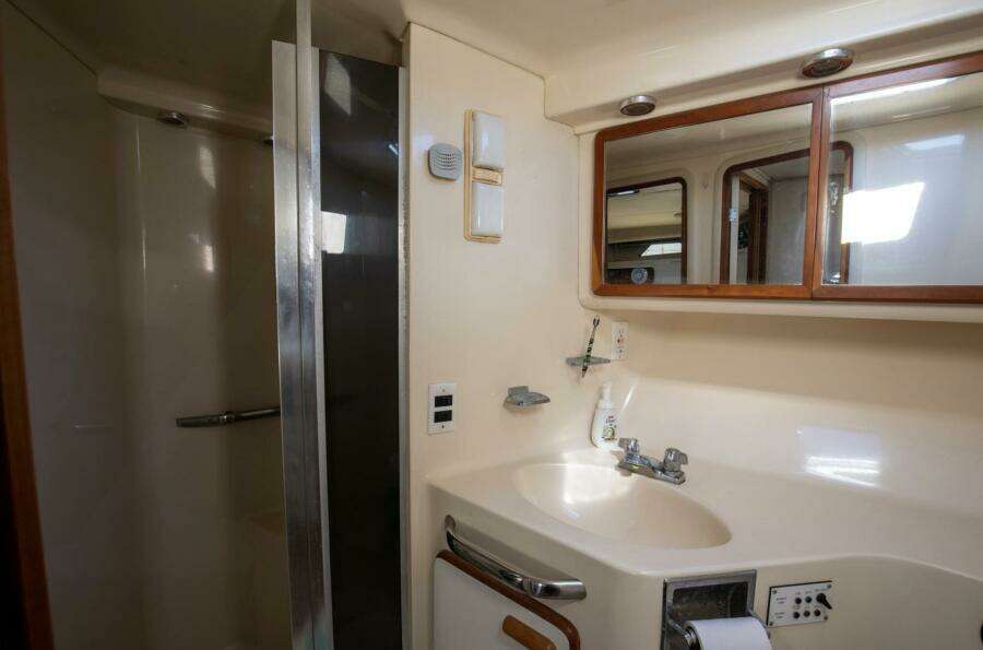 1990 Sea Ray 420 Sundancer