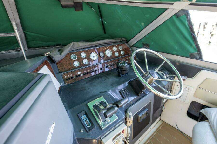 1990 Sea Ray 420 Sundancer