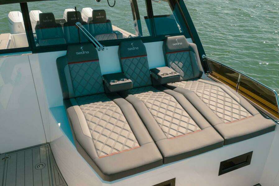 2025 Sedna 370 Cabin