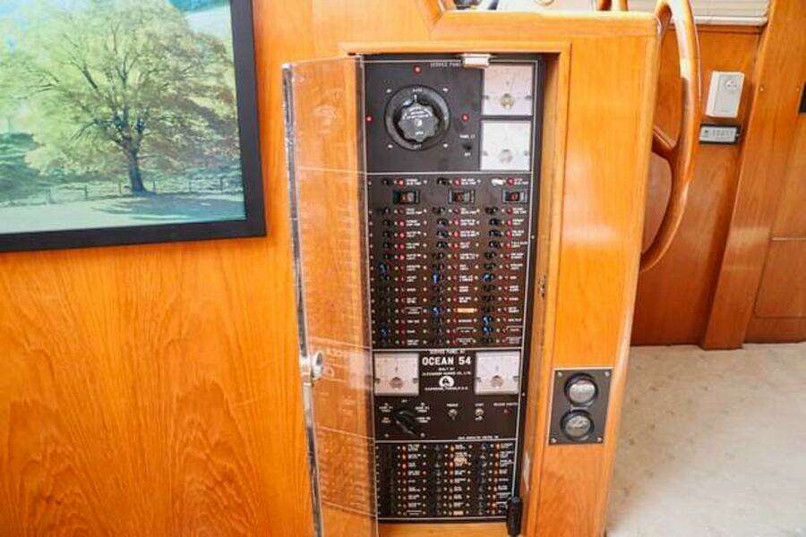 1988 Ocean Alexander Cockpit Motor Yacht 54