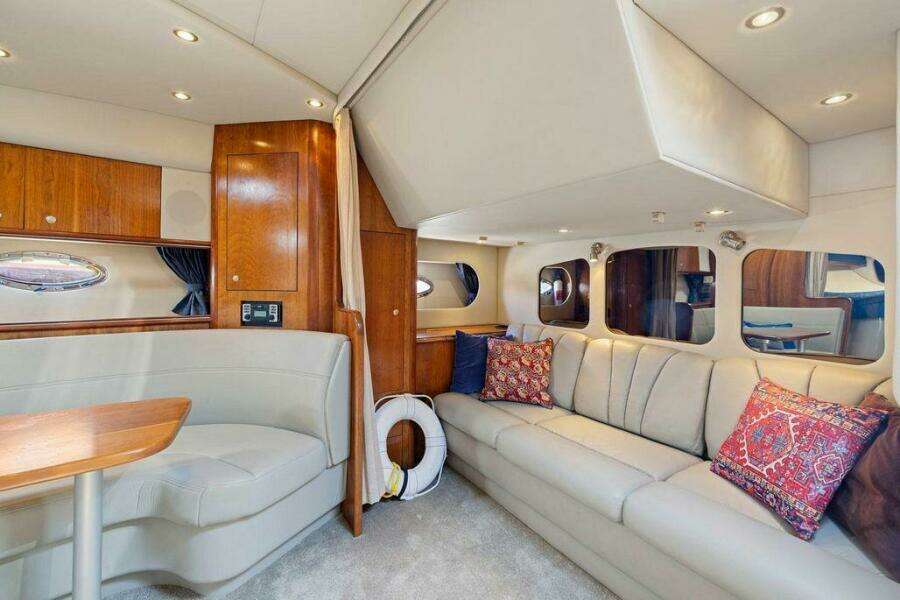 2006 Cruisers Yachts 370 Express