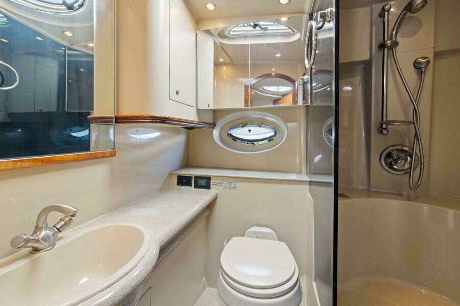 2006 Cruisers Yachts 370 Express