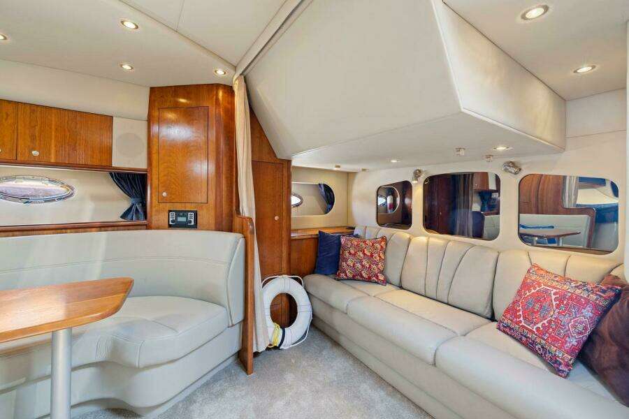 2006 Cruisers Yachts 370 Express