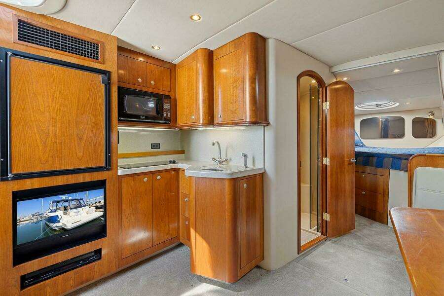 2006 Cruisers Yachts 370 Express