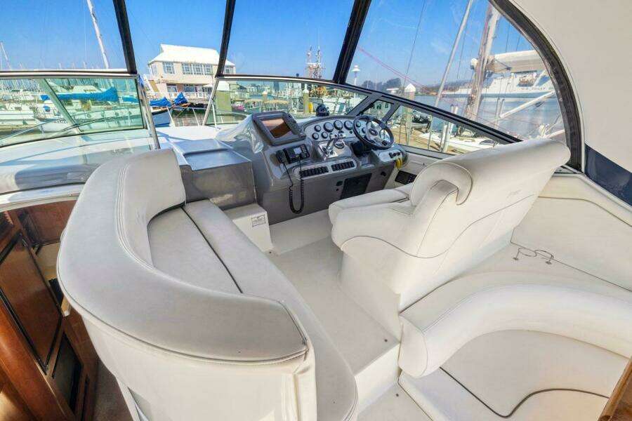 2006 Cruisers Yachts 370 Express
