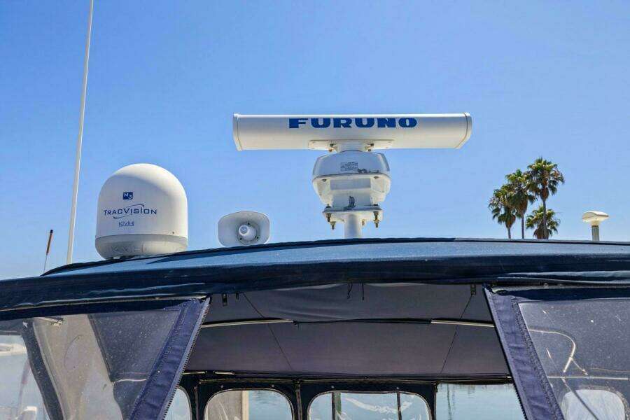 2006 Cruisers Yachts 370 Express