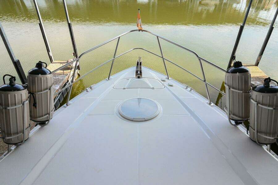 2002 Cruisers Yachts 5000 Sedan Sport