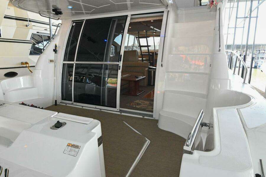 2002 Cruisers Yachts 5000 Sedan Sport