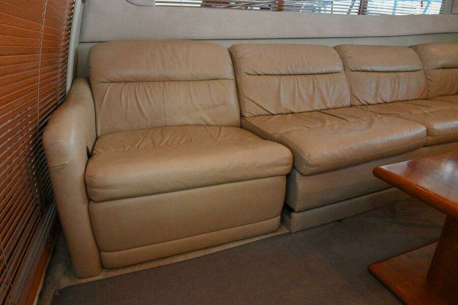 2002 Cruisers Yachts 5000 Sedan Sport