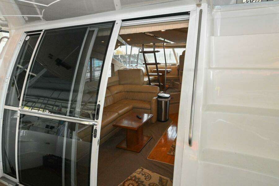 2002 Cruisers Yachts 5000 Sedan Sport