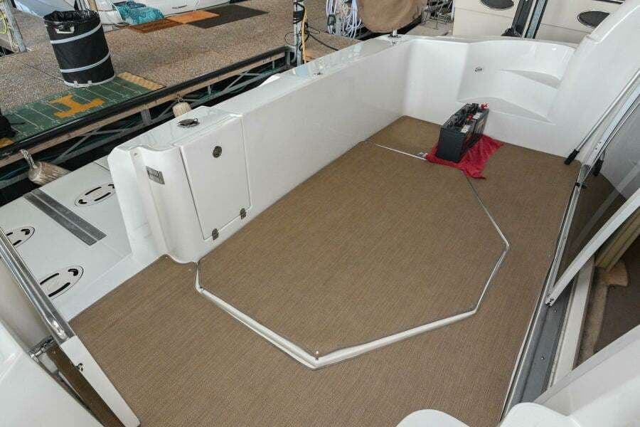 2002 Cruisers Yachts 5000 Sedan Sport