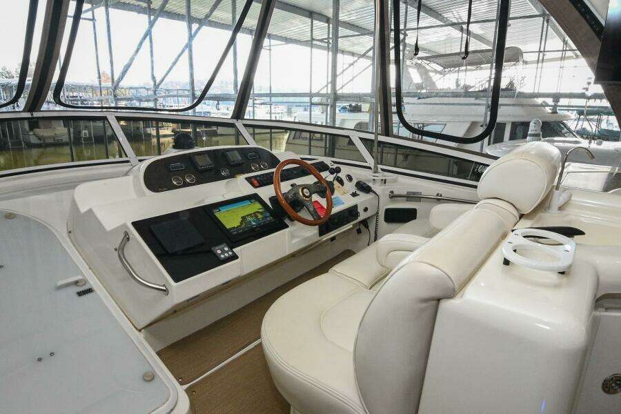 2002 Cruisers Yachts 5000 Sedan Sport