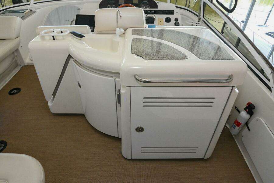 2002 Cruisers Yachts 5000 Sedan Sport