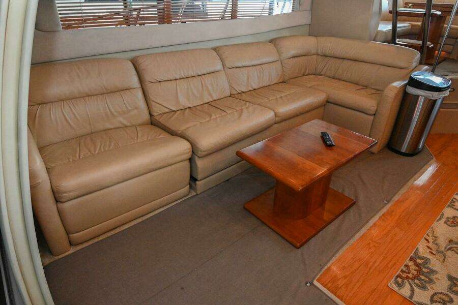 2002 Cruisers Yachts 5000 Sedan Sport