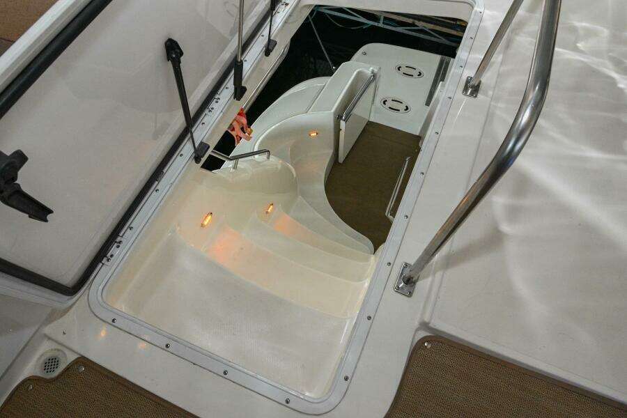 2002 Cruisers Yachts 5000 Sedan Sport