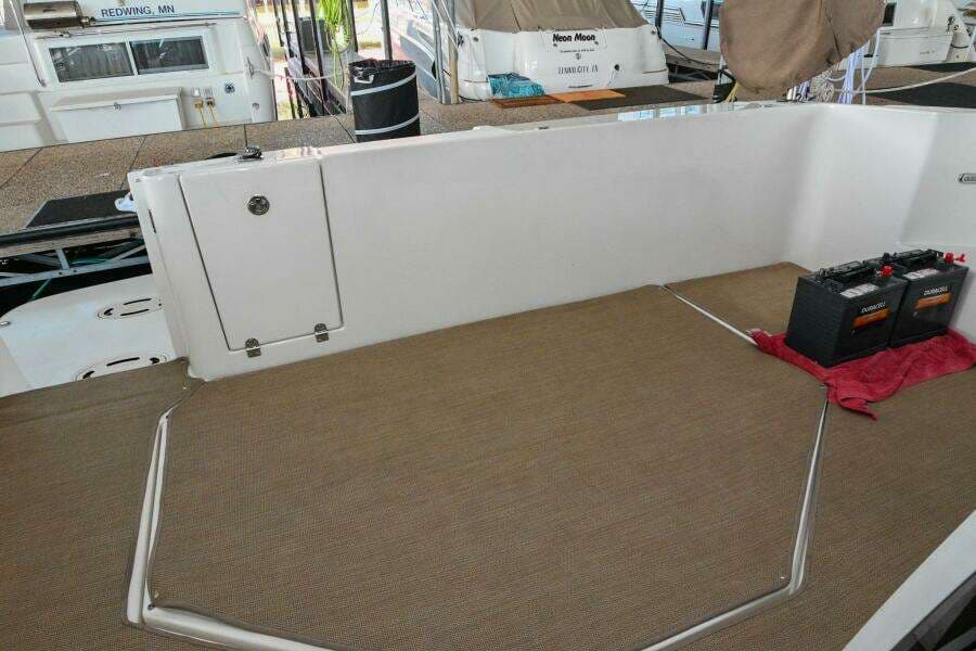 2002 Cruisers Yachts 5000 Sedan Sport