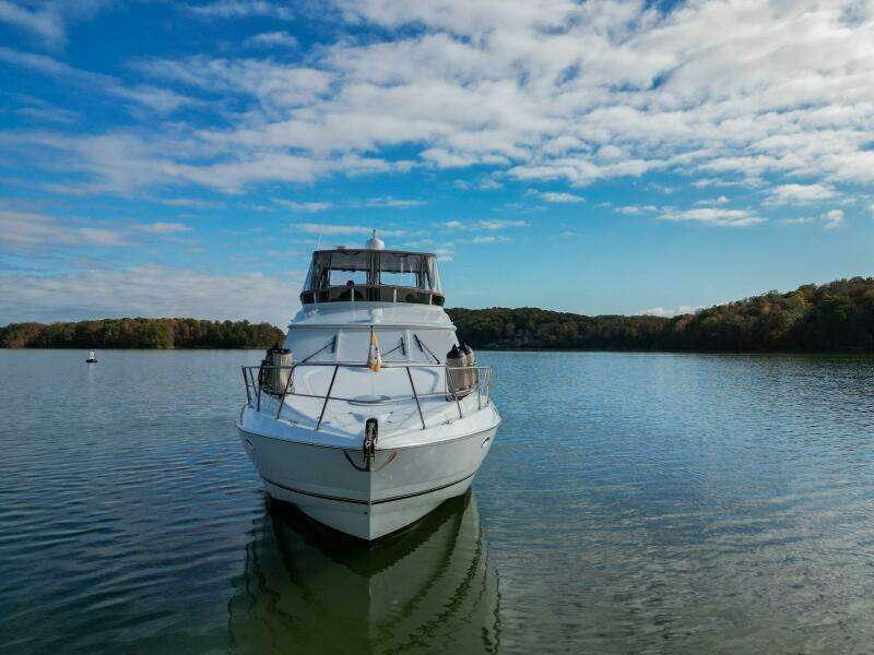 2002 Cruisers Yachts 5000 Sedan Sport