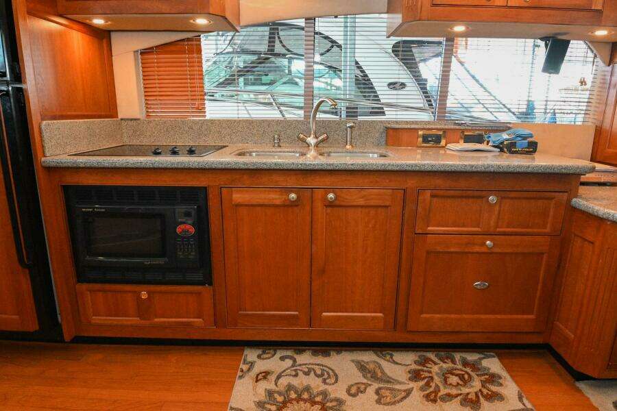 2002 Cruisers Yachts 5000 Sedan Sport