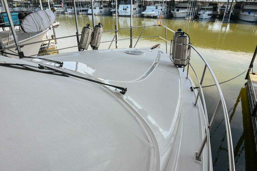 2002 Cruisers Yachts 5000 Sedan Sport