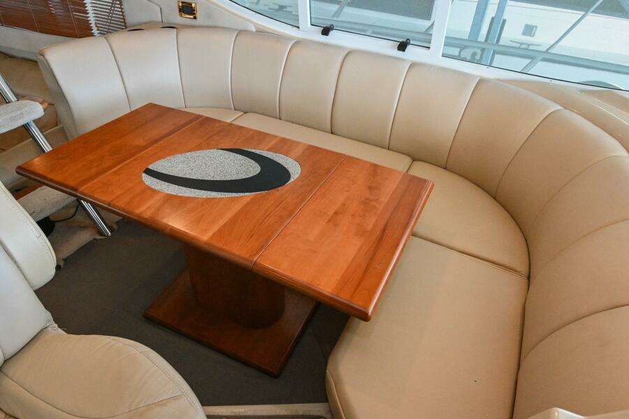 2002 Cruisers Yachts 5000 Sedan Sport