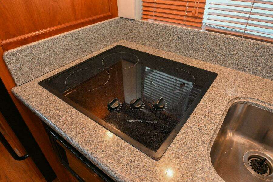 2002 Cruisers Yachts 5000 Sedan Sport