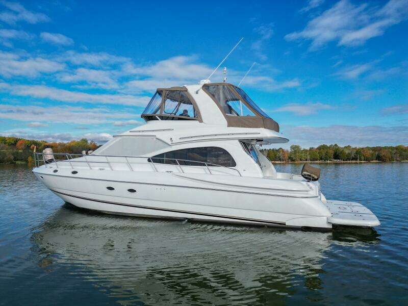 2002 Cruisers Yachts 5000 Sedan Sport