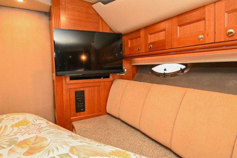 2002 Cruisers Yachts 5000 Sedan Sport