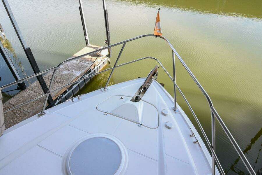 2002 Cruisers Yachts 5000 Sedan Sport