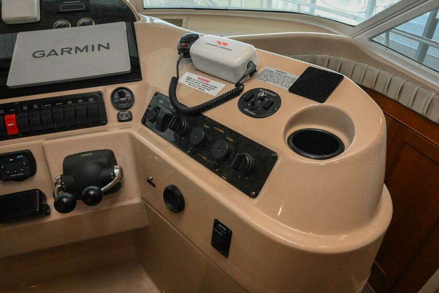 2002 Cruisers Yachts 5000 Sedan Sport