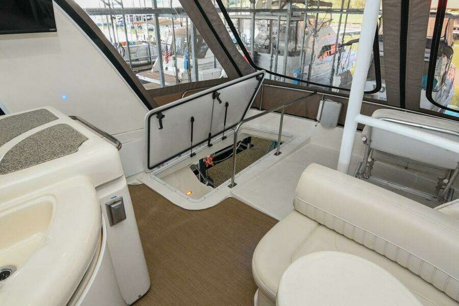 2002 Cruisers Yachts 5000 Sedan Sport