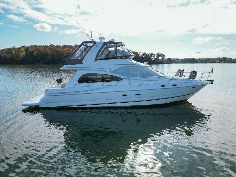 2002 Cruisers Yachts 5000 Sedan Sport