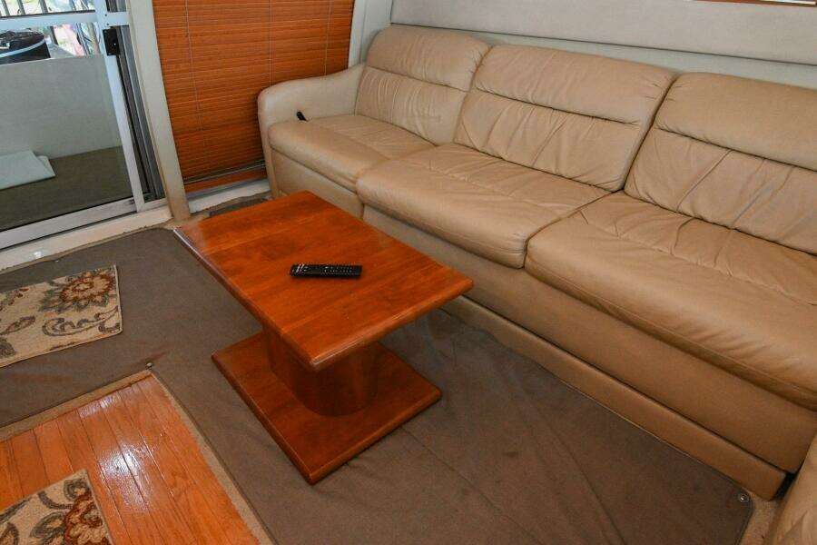 2002 Cruisers Yachts 5000 Sedan Sport