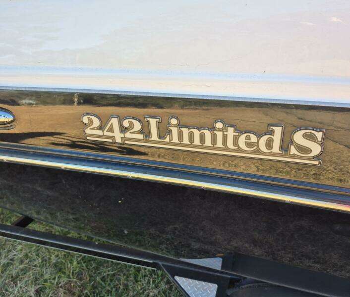2011 Yamaha Boats 242 Limited S