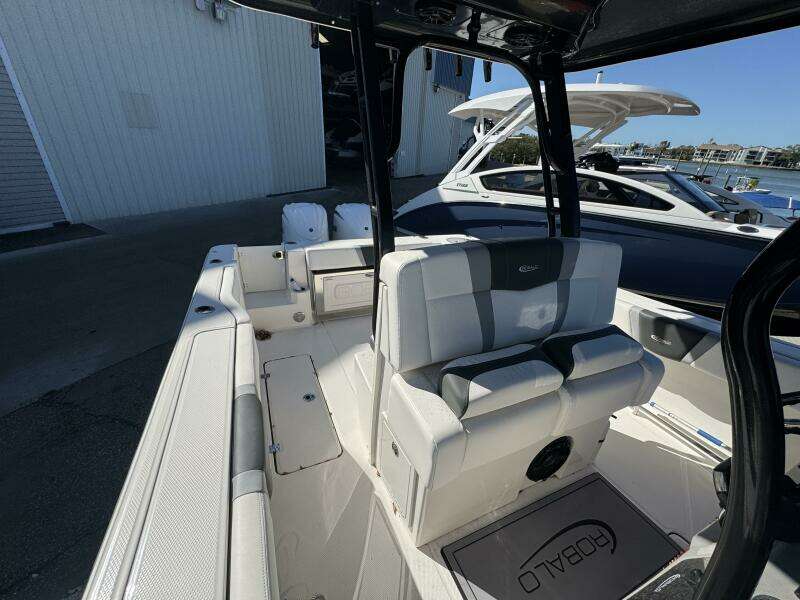 2023 Robalo R270 Center Console
