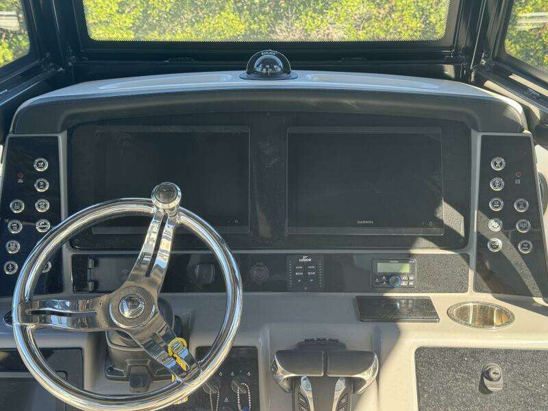 2023 Robalo R270 Center Console