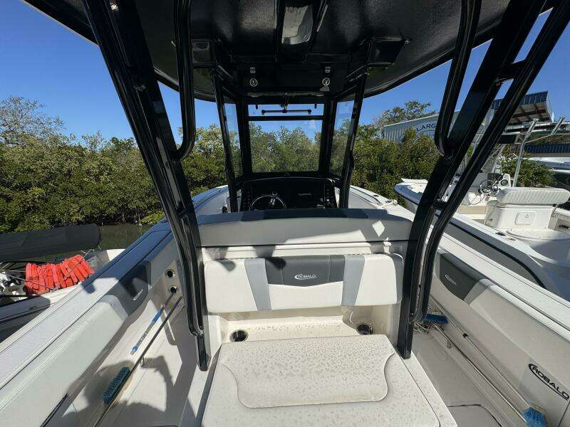 2023 Robalo R270 Center Console