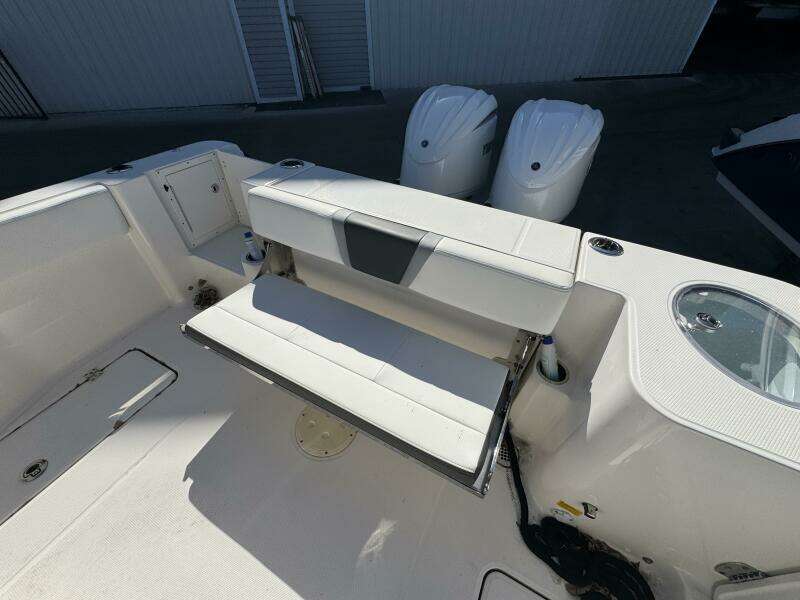 2023 Robalo R270 Center Console