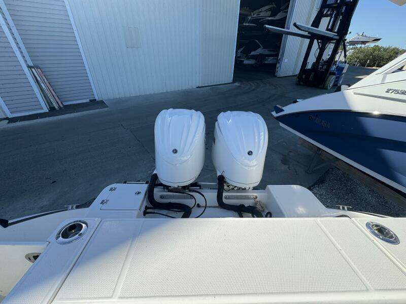2023 Robalo R270 Center Console