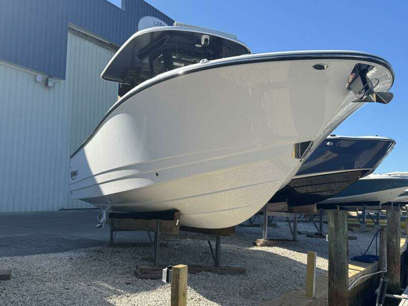 2023 Robalo R270 Center Console