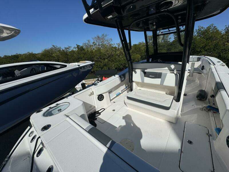 2023 Robalo R270 Center Console