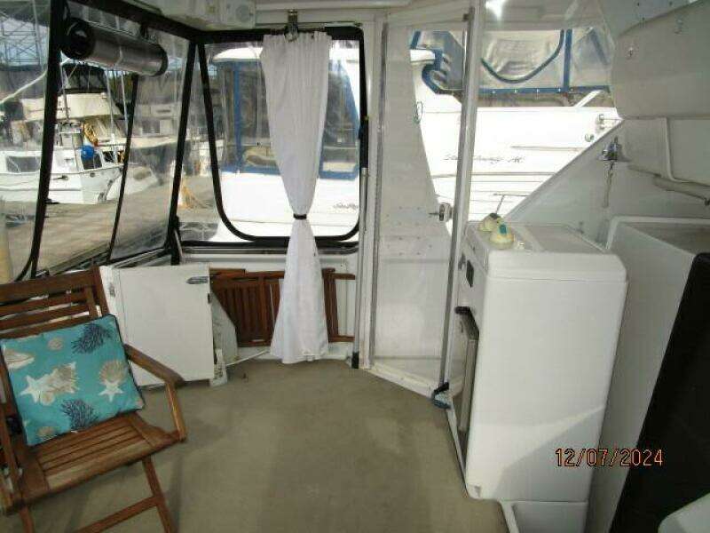 40' Carver sundeck port