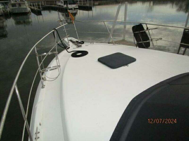 40' Carver foredeck1