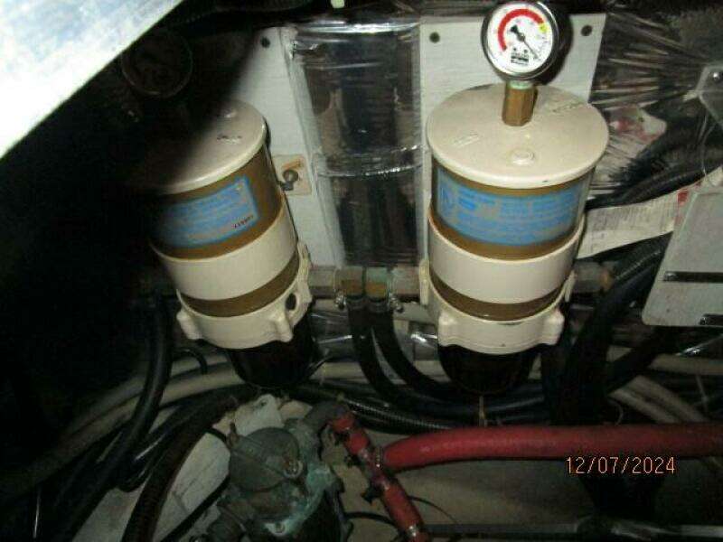 40' Carver Racor fuel filters